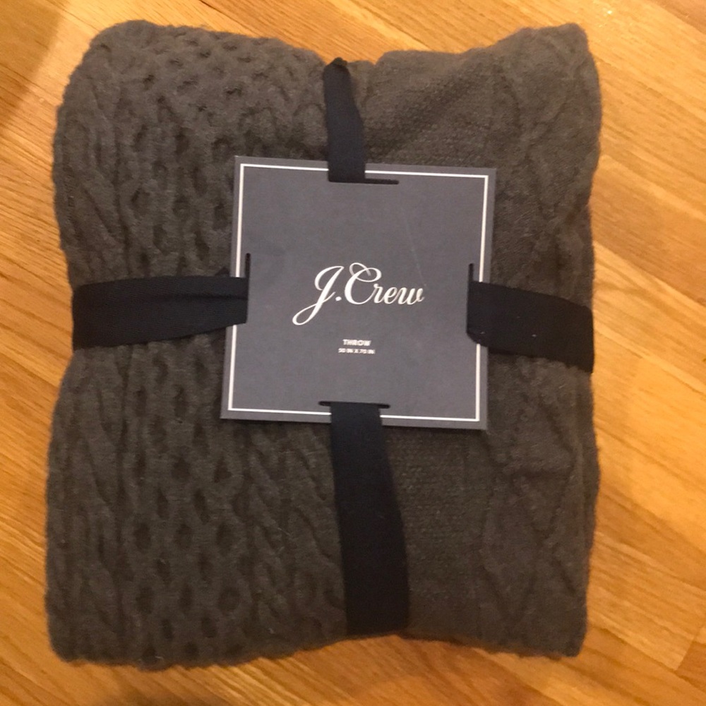 New J.Crew Home Cable-Knit Throw - Smoke Gray - Picture 5 of 5